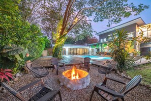 Fire pit by the pool, coudln't get any better!