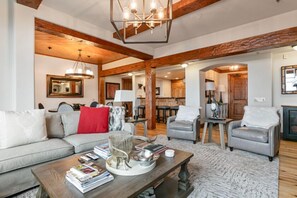 Home Decor, Furniture, Indoors, Living Room, Room