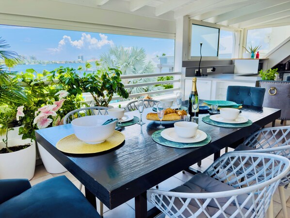 Outdoor dining