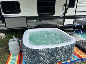 Outdoor spa tub