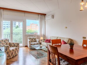 Tabelle, Möbel, Couch, Stuhl, Fenster, Holz, Interior Design, Flooring, Wohnzimmer, Fussboden