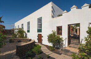 Finca De Musica - Outside