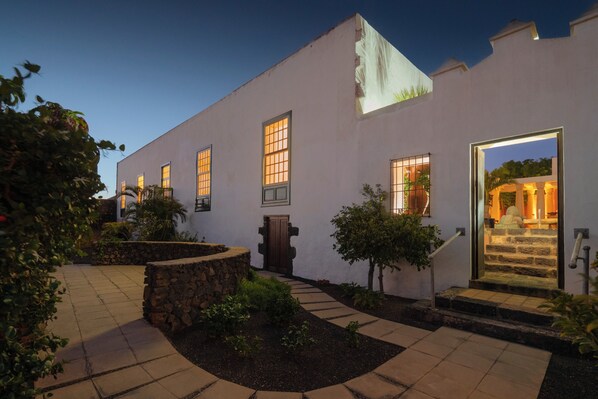 Finca De Musica - Front of House