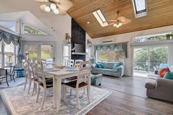 This light-filled home offers breathtaking views from every angle, perfect for relaxation.