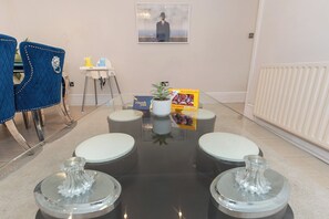 3 Bedroom House with spacious back garden & FREE Parking in Ilford, Barking
