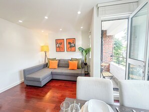 2-bedroom flat with FREE Wi-Fi & private balcony near Islington, Canonbury 
