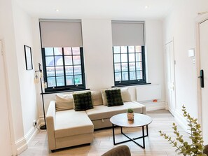 London's 1-Bedroom Apartment with Free WI-Fi in Shoreditch, Old Street, Hoxton