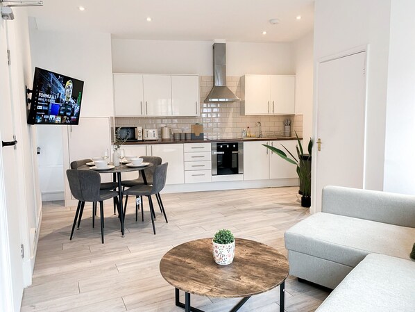 London's 1-Bedroom Apartment with Free WI-Fi in Shoreditch, Old Street, Hoxton