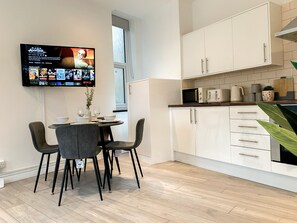 London's 1-Bedroom Apartment with Free WI-Fi in Shoreditch, Old Street, Hoxton