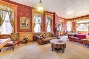 Living Area | Free WiFi