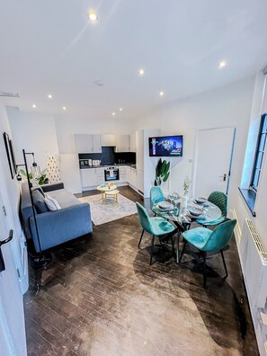 London's 1-Bedroom Apartment with Free WI-Fi in Shoreditch, Old Street, Hoxton

