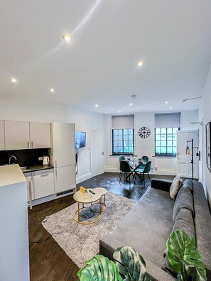 London's 1-Bedroom Apartment with Free WI-Fi in Shoreditch, Old Street, Hoxton
