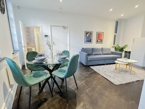 London's 1-Bedroom Apartment with Free WI-Fi in Shoreditch, Old Street, Hoxton
