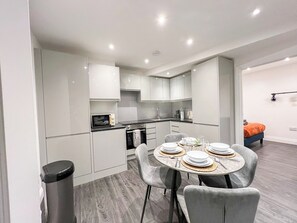 London's 1-Bedroom Apartment with Free WI-Fi in Shoreditch, Old Street, Hoxton
