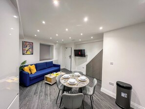 London's 1-Bedroom Apartment with Free WI-Fi in Shoreditch, Old Street, Hoxton
