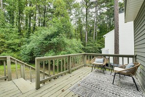 Elevated Deck | 1 Mi to North Carolina State University