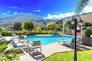 Mirsini Villa | HotelPraxis Group