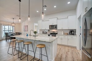 Full kitchen