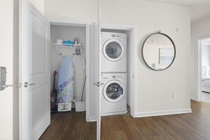 Herndon/Reston Reston 1 Bedroom Washer/Dryer