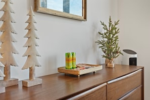 Snacks, drinks and other fun details have been curated in this amazing Studio!