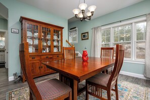 1st floor dinning room