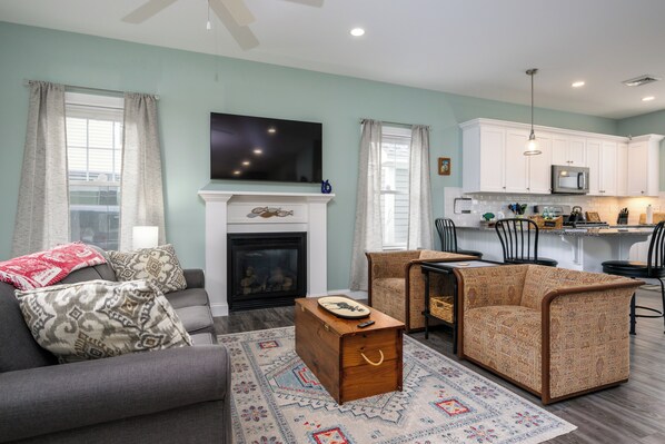 Open concept living room with queen pull out sofa.