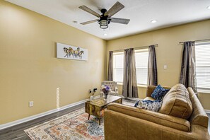 Living Room | Smart TV