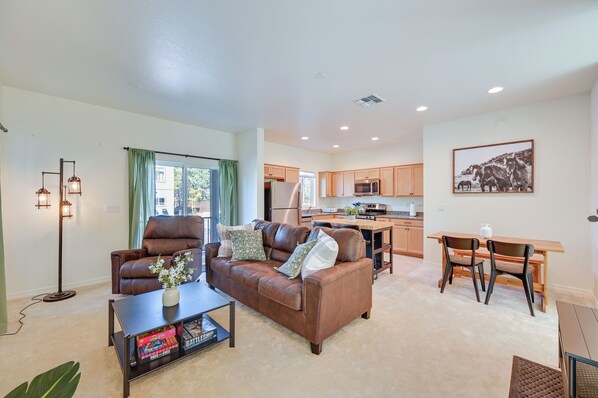 Flagstaff Vacation Rental | 2BR | 2.5BA | 1,085 Sq Ft | Steps Required to Enter