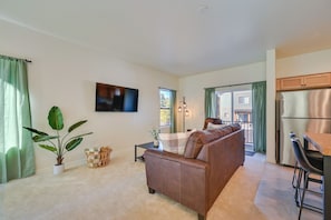 Living Room | 1st Floor | Smart TV | Board Games