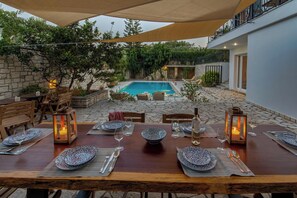 Outdoor dining