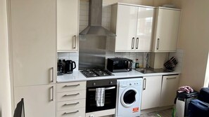 London's 2-Bedroom with Free Wi-Fi flat in Shepherd's Bush, near Hammersmith
