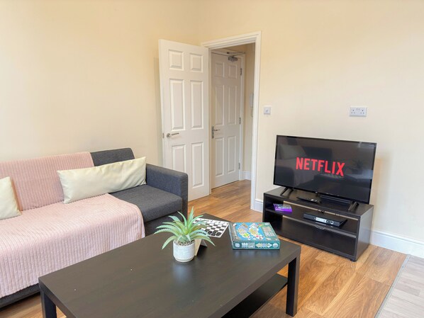 London's 2-Bedroom with Free Wi-Fi flat in Shepherd's Bush, near Hammersmith
