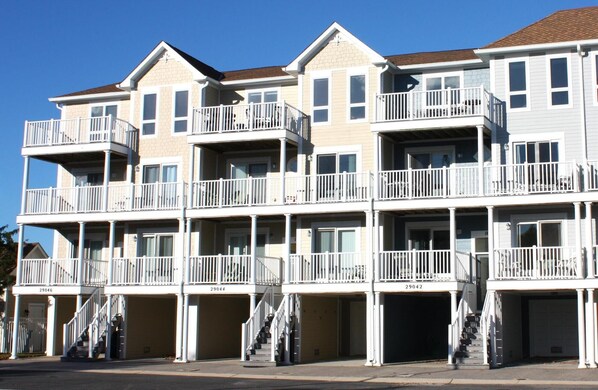 ,Front Exterior,