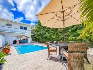 Canal front home with tiki and pool (4)