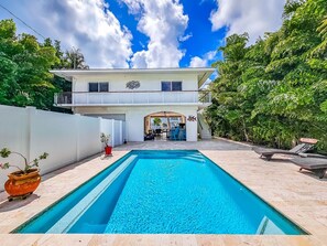 Canal front home with tiki and pool (5)
