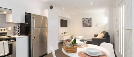 Dining area+Living room