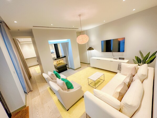 Posh 3 Bedroom flat with terrace and indoor fireplace in Marylebone, Hyde Park