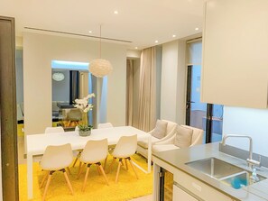 Posh 3 Bedroom flat with terrace and indoor fireplace in Marylebone, Hyde Park