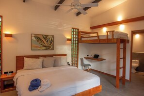 Villa Lapa Habitacion Cama King area de trabajo