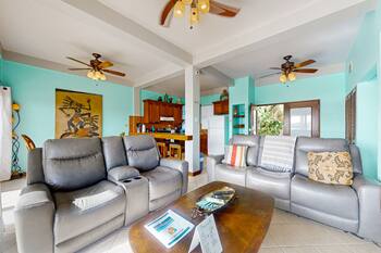Charming lakefront apartment with stunning views of the lake