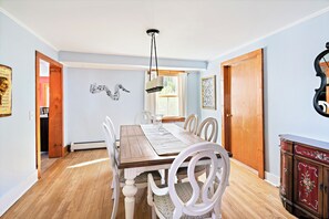 Dining Room- table expands to seat 10