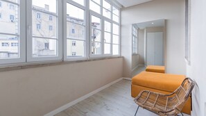 Relax in a stylish studio with large windows showcasing Lisbon's best view.
#cityview #sunlight #modern #relax #portugal #pt #lisbon