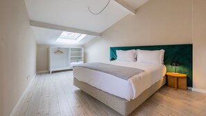 Relax in a peaceful, upper floor bedroom with an ensuite bathroom, designed to make you feel right at home.
#comfort #duplex #ensuite #portugal #pt #lisbon