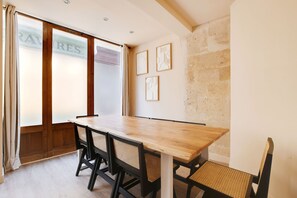  A cosy living room with double sofa-bed, side table, dining table for 8 and TV