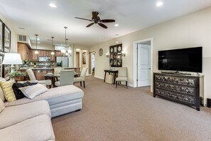 Living Room | Free WiFi | Smart TV | Queen Sleeper Sofa