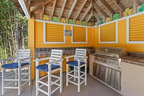 The Tiki Bar is perfect for enjoy some drinks and whipping some fresh, local seafood on the grill.