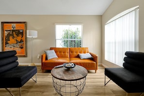 This inviting lounge space is ideal for gathering with friends and family. With a stylish leather sofa and contemporary armchairs, it offers a warm ambiance for relaxation.
