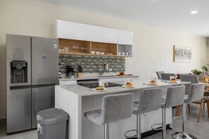 Gather around the stylish island counter with seating for four – the perfect spot for casual meals, morning coffee, or lively conversation. A functional and inviting space that adds both charm and convenience to your kitchen!