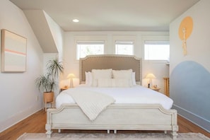 Beautiful, Memory Foam King Sized Bed