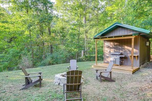 1.6-Acre Property | Fire Pit | Blackstone Grill